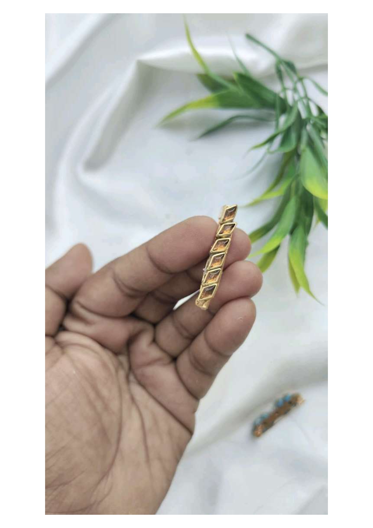  Diamond look brooch pin