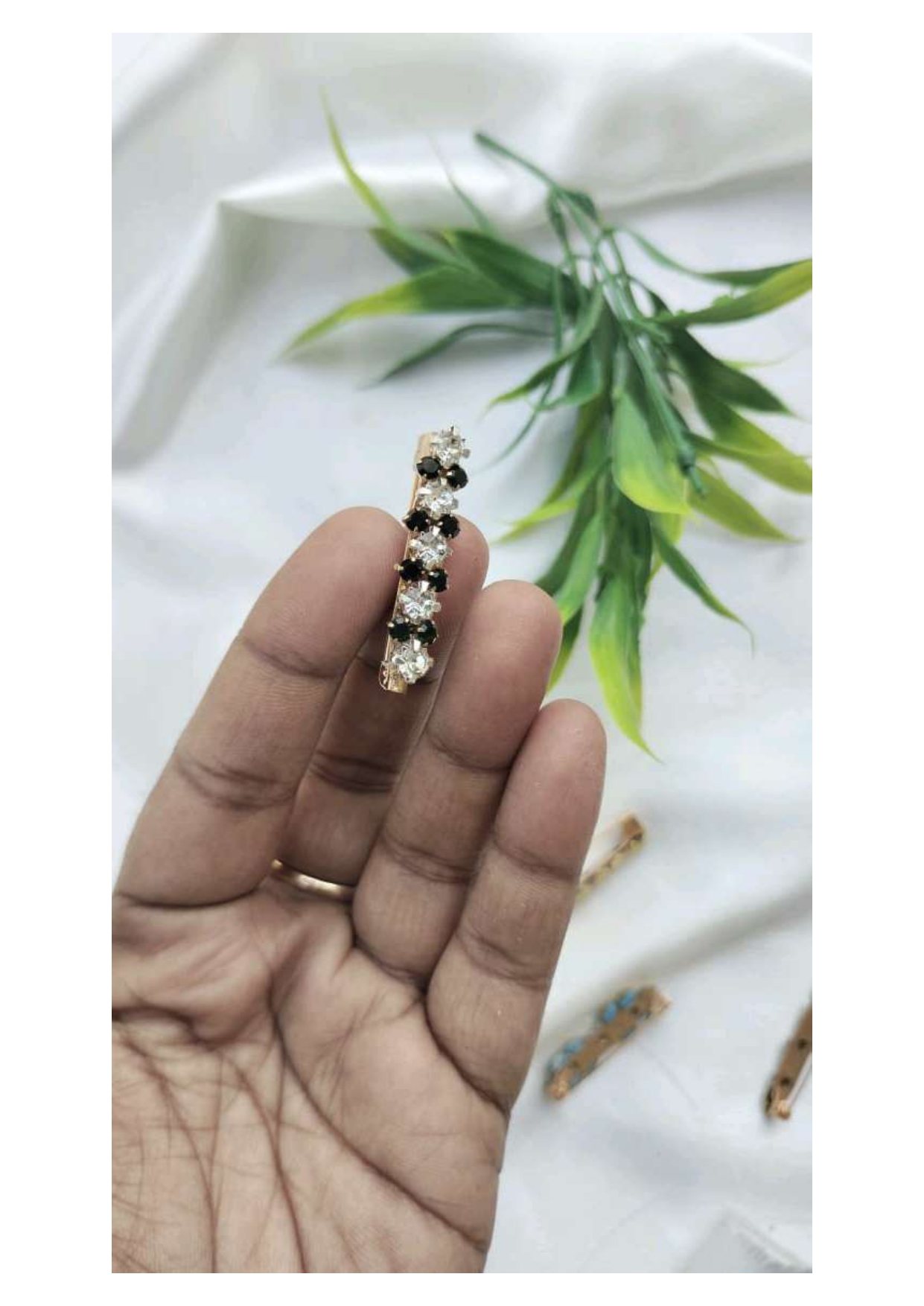 Crystal brooch pin